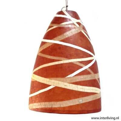 retrolamp jaren 70 met vintage twirl patroon in de kleuren zacht rood met mozaïek patroon - hoog 53 cm /  Ø 39 cm - unieke sfeerverlichting