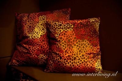 groot sierkussen in warme tinten - panter motief - - velvet patchwork - 45 * 45 cm