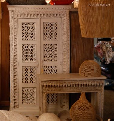 Kast - wit van massief mango hout uit India (Rajasthan Jodhpur) houtsnijwerk paneel-luiken. Hoog model -190*110*40 cm
