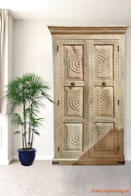 Ibiza kast "Sunshine" - hoge mangohouten kast 180*90*40 cm met houtsnijwerk