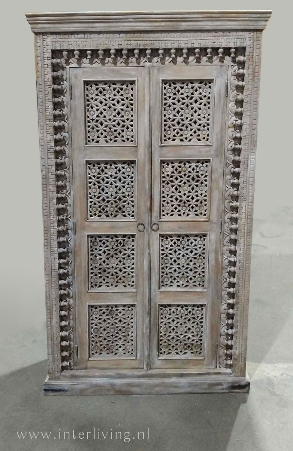 Massief mango houten kast Jodhpur - ibiza washed met houtsnijwerk uit India - hoog model -190*110*40 cm Massief mango houten kast Jodhpur - ibiza washed met houtsnijwerk uit India - hoog model -190*110*40 cm