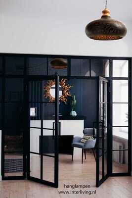 Industriële lamp in filigrain design, metaal mat zwart &amp; verweerd goud met hout afwerking