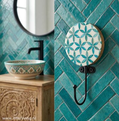 Haak van hout en hars voor aan de muur - aqua!