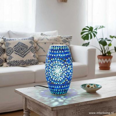 koker tafellamp van blauw &amp; aqua glas met sfeervolle mozaiek patronen - bold design
