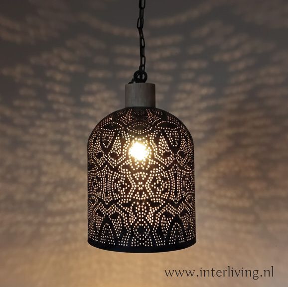 strakke hanglamp met oosterse touch "Bell" - filigrain design - zwart mat metaal & verweerd goud met hout afwerking
