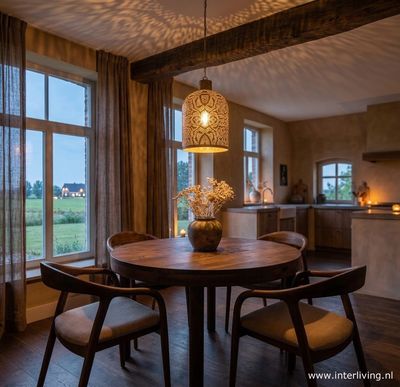 strakke hanglamp met oosterse touch "Bell" - filigrain design - zwart mat metaal & verweerd goud met hout afwerking