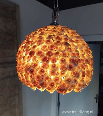 Shell Sphere hanglamp - schelpenlamp voor ibiza coastal beach vibes in je woonkamer