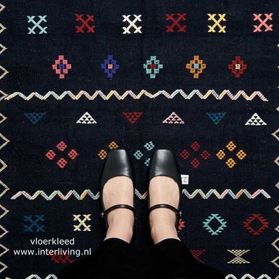 Marokkaans azilal kelim kleed - donker met gekleurde abstracte motieven