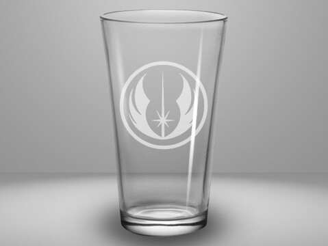 Etched 16oz pub glass - Knight Insignia