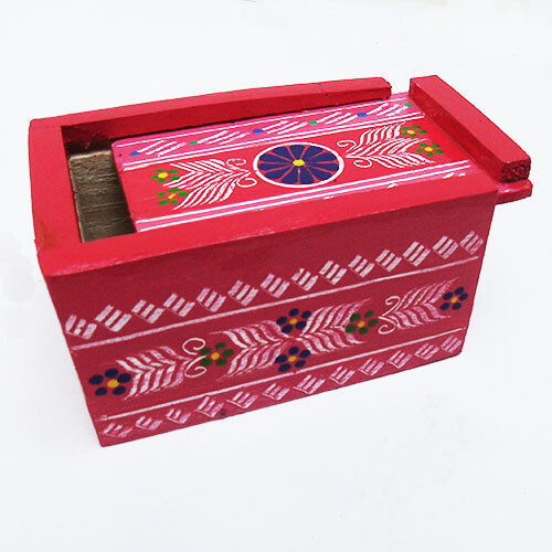 Wood box with desings from Totonicapán huipils - TB00, 6.5" * 3" * 4"