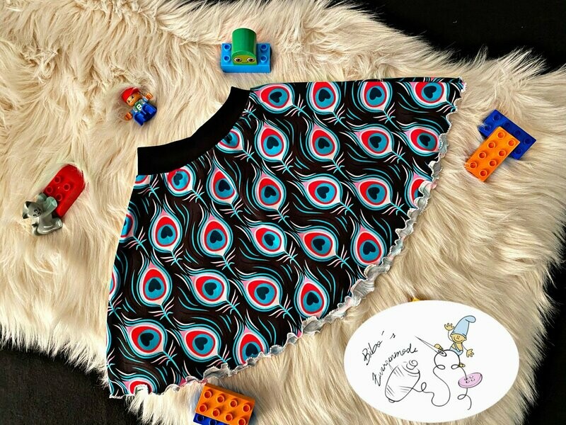 Schöner blauer Tellerrock mit Pfaufeder Motiv Schöner blauer Tellerrock mit Pfaufeder Motiv