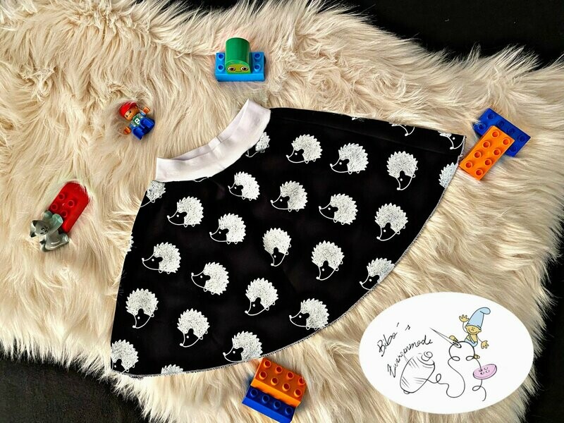 Schöner schwarz/weißer Tellerrock mit Igel Motiv Schöner schwarz/weißer Tellerrock mit Igel Motiv