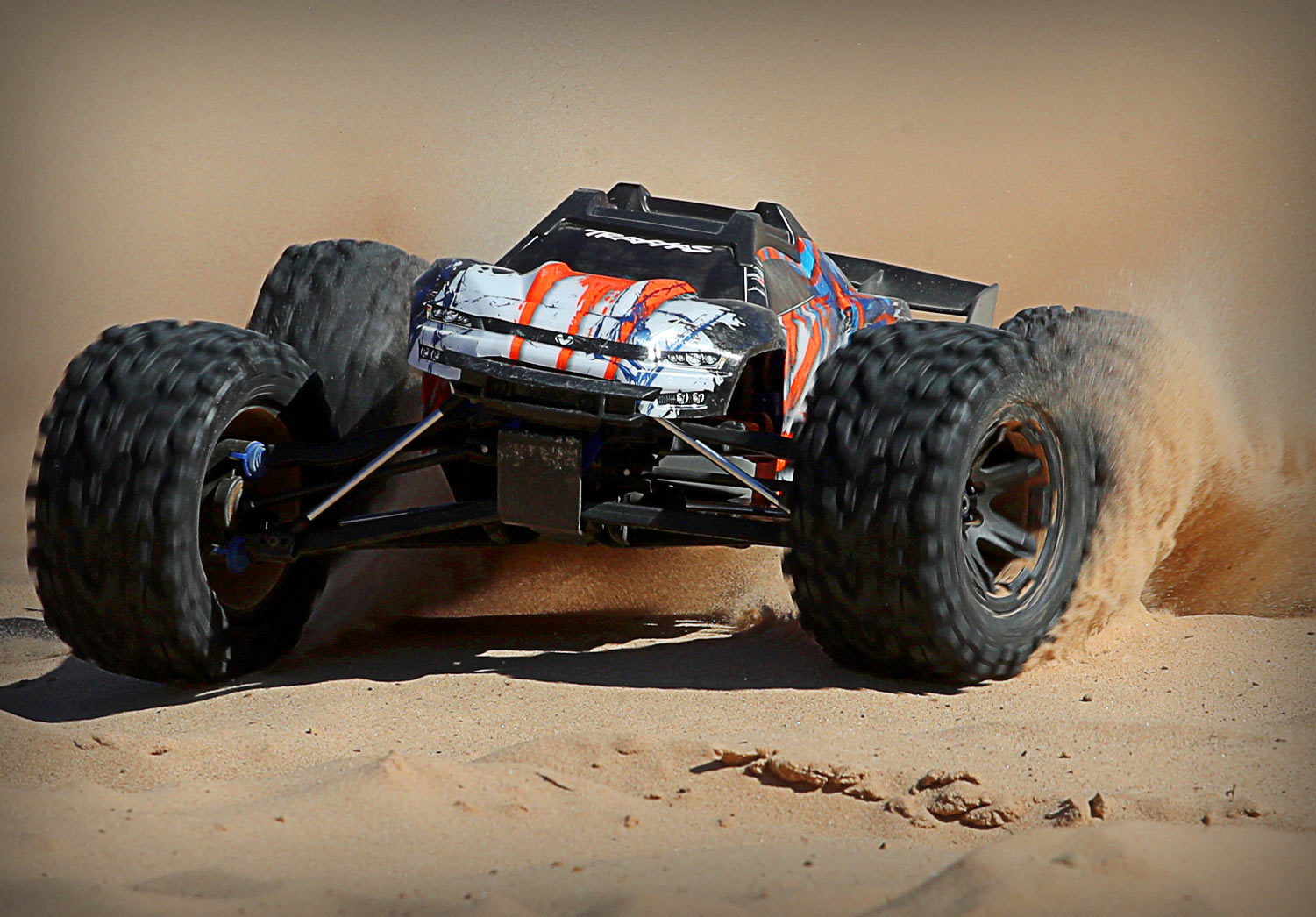 Traxxas E Revo 2.0 4WD Brushless Electric Racing Monster Truck (VXL-6S/TQi/No Batt/No Chg) Traxxas E Revo 2.0 4WD Brushless Electric Racing Monster Truck (VXL-6S/TQi/No Batt/No Chg)