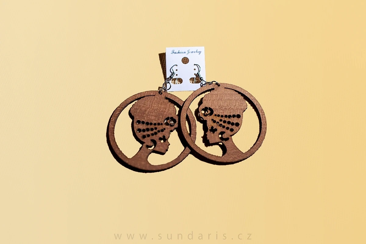 Africké Náušnice Afričanka v Kruhu 6,5 cm