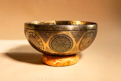Tibetská Mísa Tepaná Amitabha 2,6 Kg 29 cm