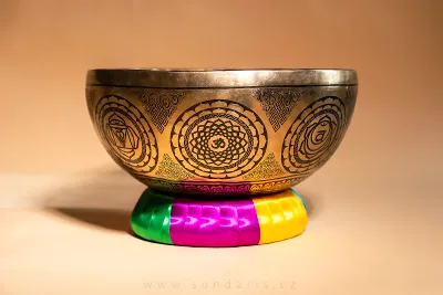 Tibetská Mísa Tepaná Amitabha 5 Elementů 3,38 Kg 31,5 cm