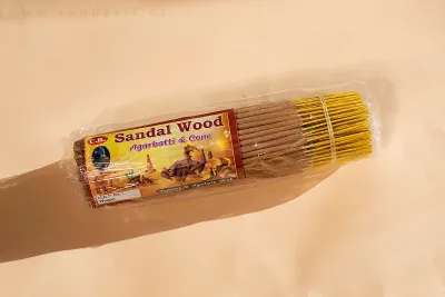 Indické Vonné Tyčinky Mysore C.R. Santalové Dřevo Indické Vonné Tyčinky Mysore C.R. Santalové Dřevo