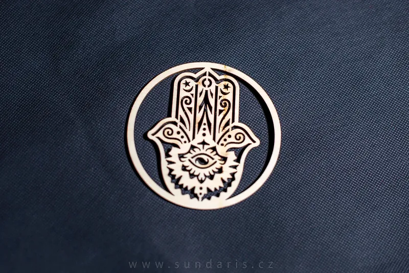 Dřevěný Podtácek Ruka Fátimy 9 cm Dřevěný Podtácek Ruka Fátimy 9 cm