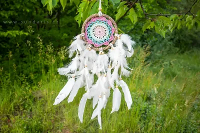 Lapač snů ružový 12 cm – ručně vyráběný indiánský styl