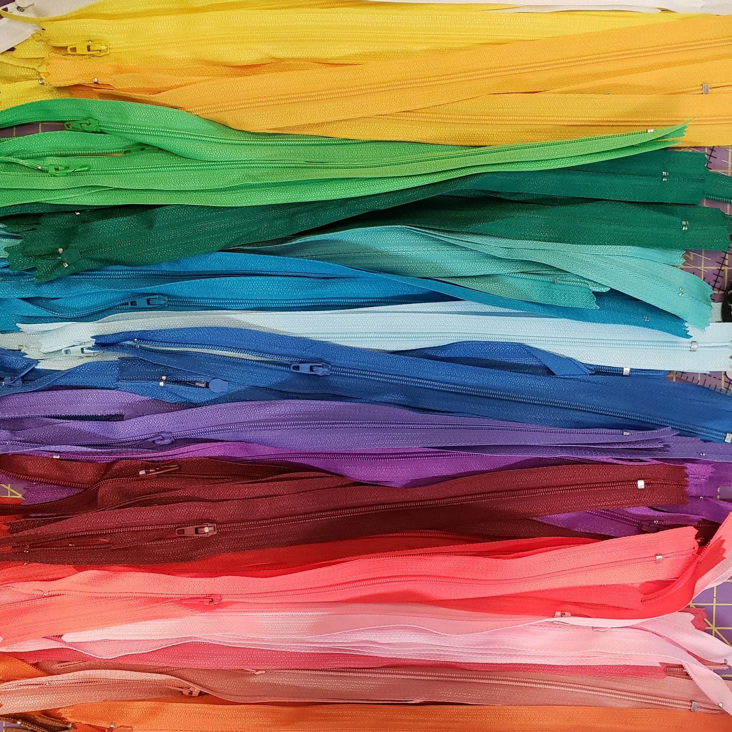 Basic Nylon Zipper 7" - Assorted Colors