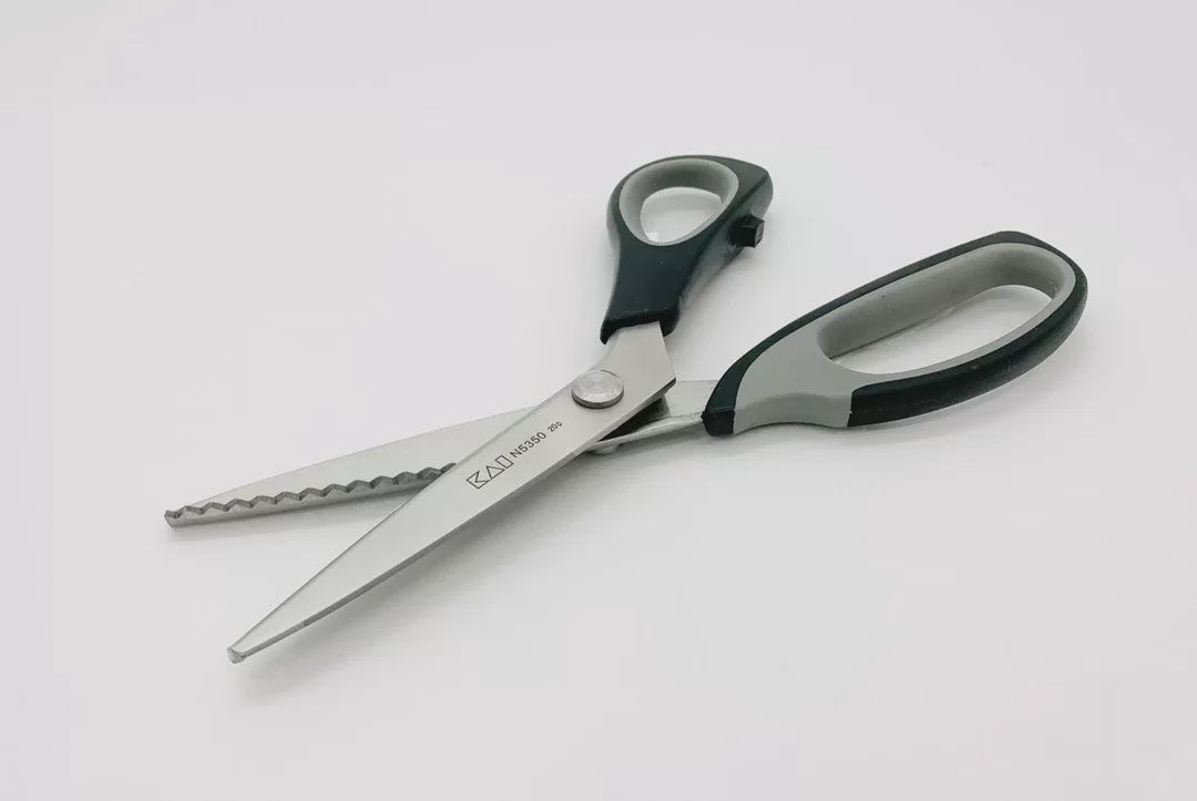 9" Pinking Shears Kai
