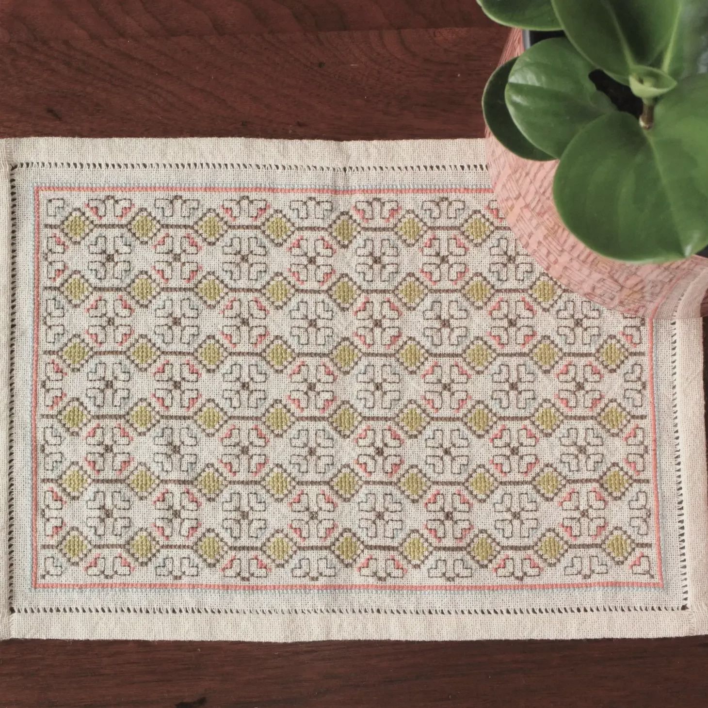 Cross Stitch Kit Tansy Table Mat = Avlea Folk Embroidery