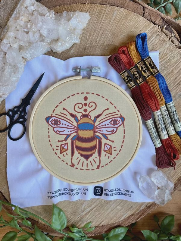 Eyes Wide Bee Embroidery Kit - Tangled Up in Hue