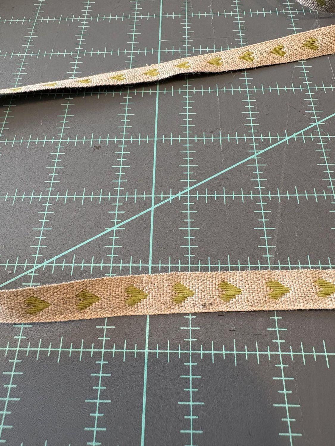 Green Heart Woven Linen Ribbon 11mm
