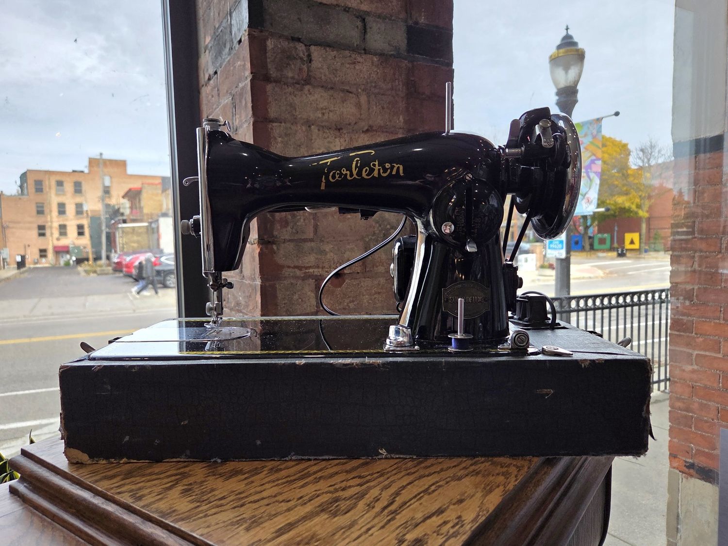 Vintage Tarleton Super-Deluxe Straight Stitch Sewing Machine