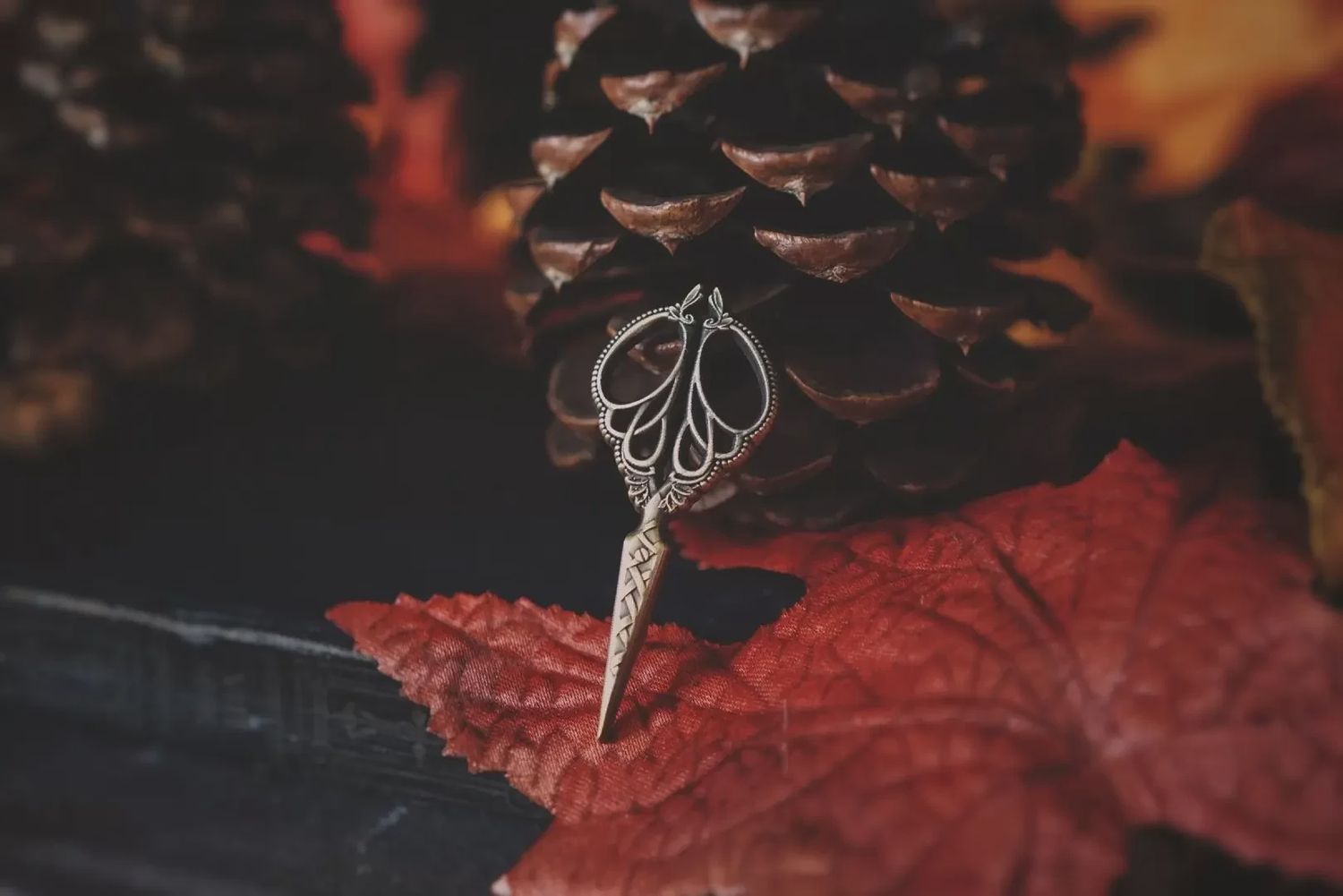 Stitchcraft Pin - Golden Scissors