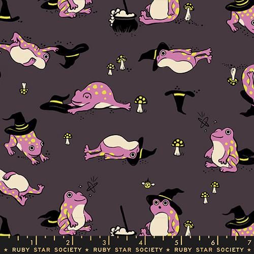 Frogmiliars in Eggplant, Freaky Familiars