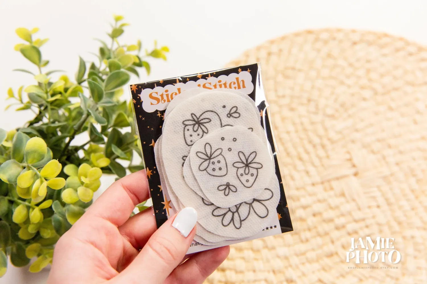 Strawberry Daisy, Embroidery Stick and Stitch Pack
