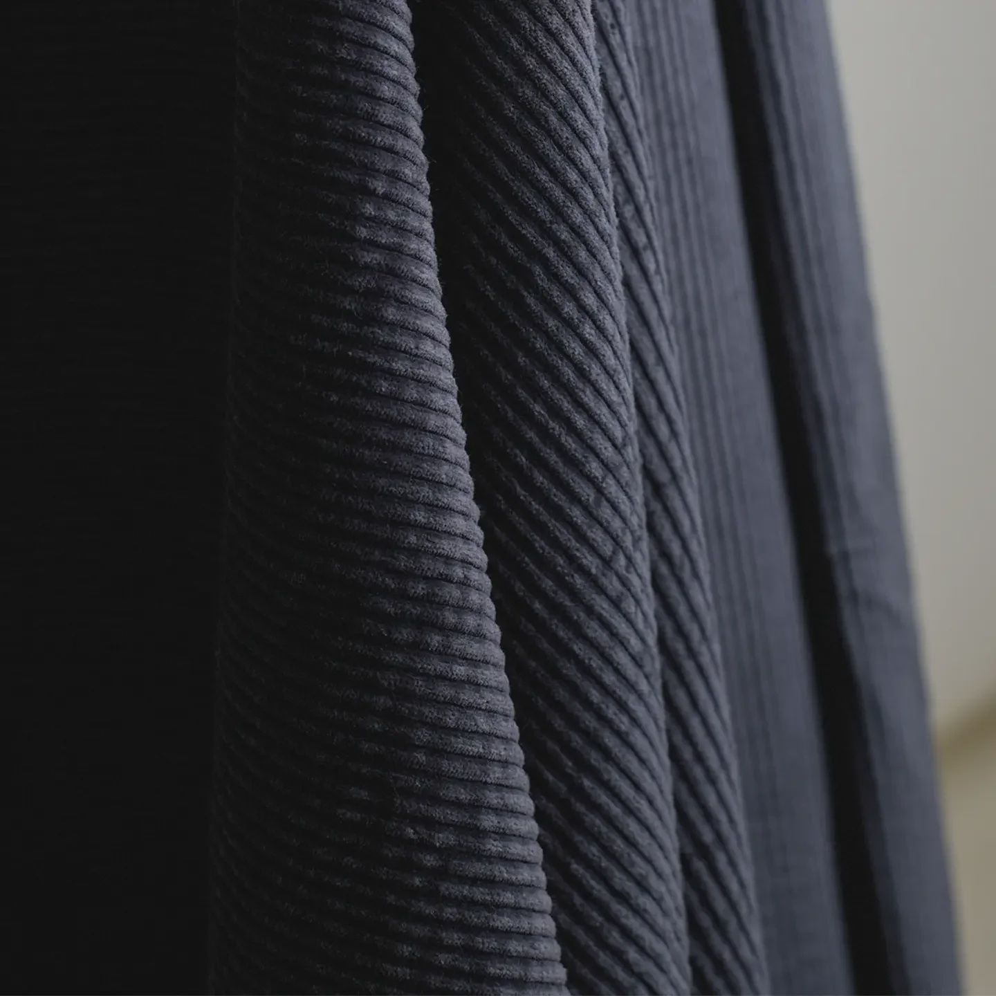 REMNANT 1-3/8  Bubble Corduroy Deep Charcoal Atelier Brunette