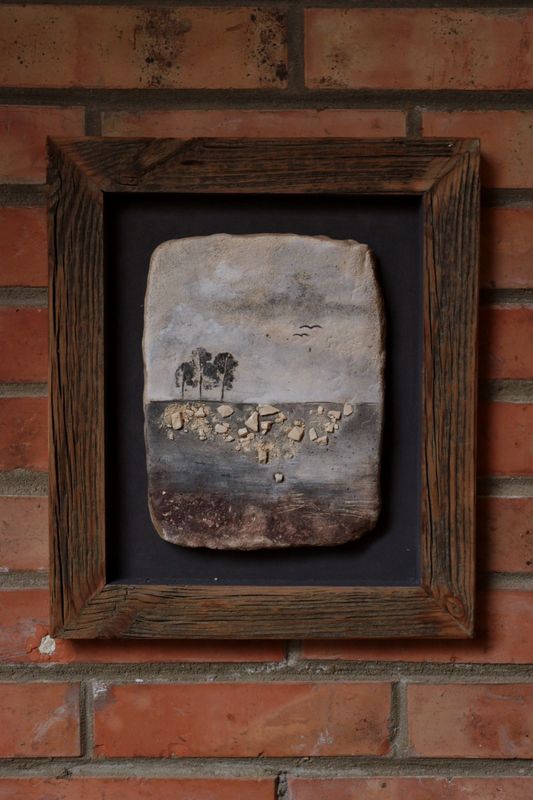 Ceramiczny obraz w drewnianej ramie