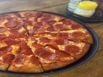 Fazerrati's Pizza: Large Pepperoni Pizza