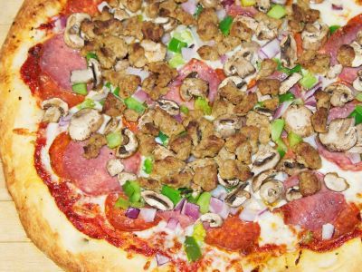 Fazerrati's Pizza: Large Combo Pizza