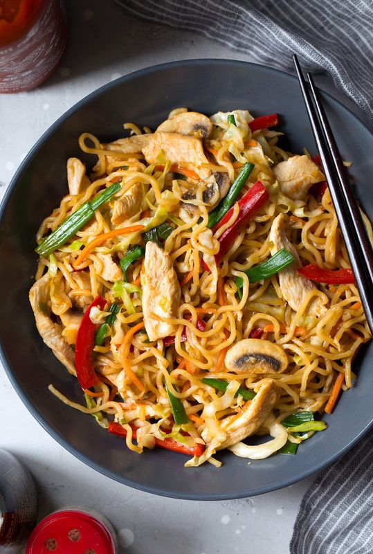 Sushi Monkey: Chicken Yakisoba Bowl