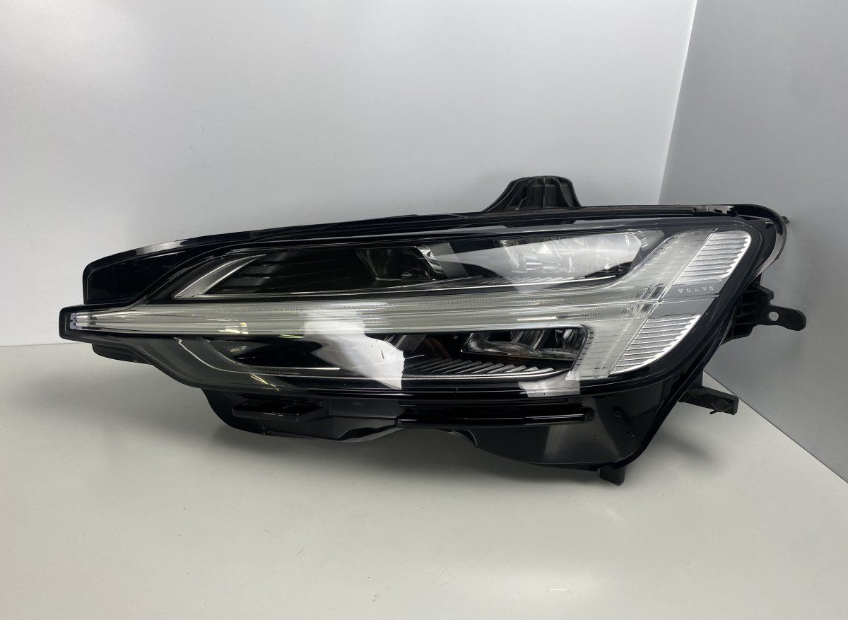 32338005 31655237 Headlight left VOLVO V60 II / S60 III (224, 225, 227) (2018-)