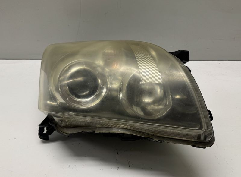 8113005240 Headlight right TOYOTA AVENSIS (T250) (2003-2008)