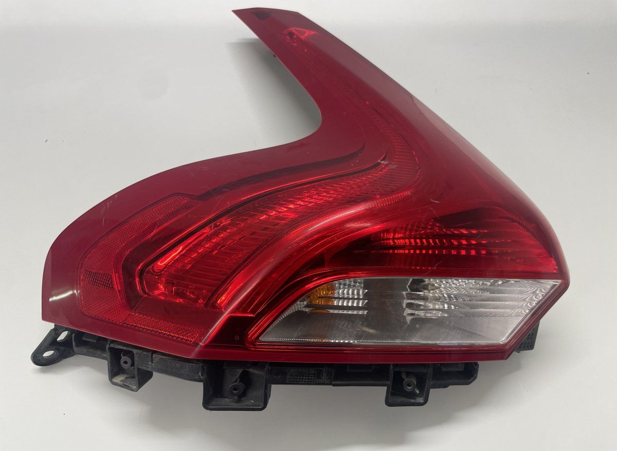 31395844 21220104 Tail light left VOLVO V40 (2012-2019)