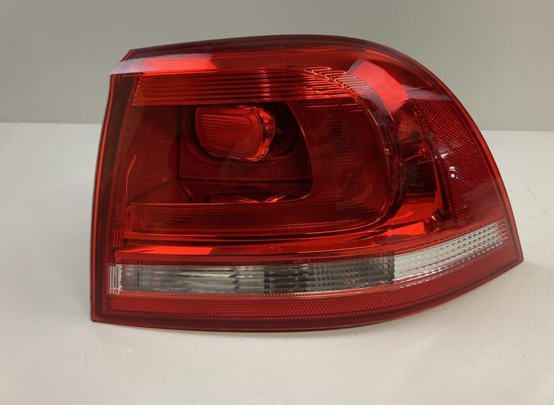 89090227 7P6945096D Tail light, right VW TOUAREG II (7P) (2010-2018)