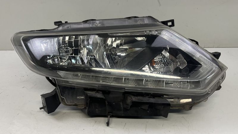 260104CC0C Headlight right NISSAN X-TRAIL III (T32) (2013-2022)