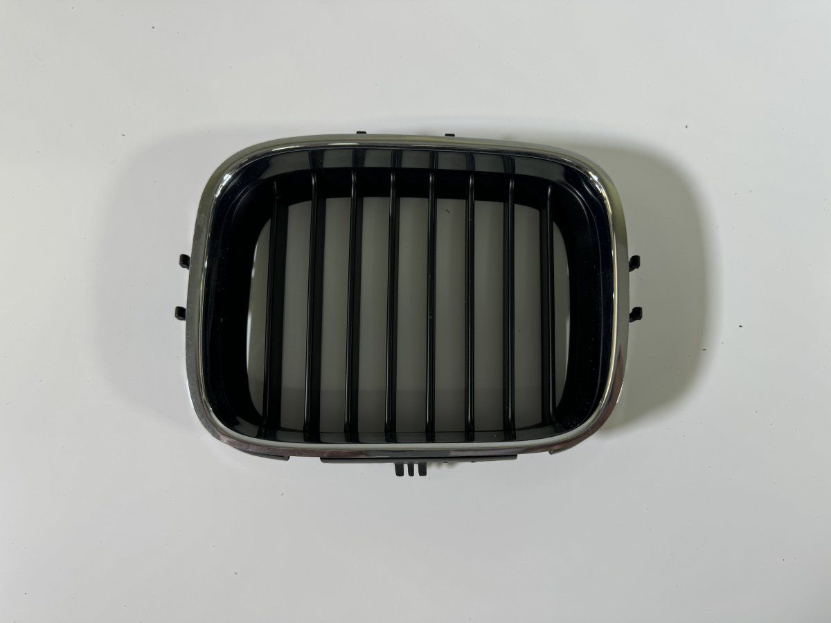51138124271 Radiator Grille left part BMW 8 (E31) (1990-1999)