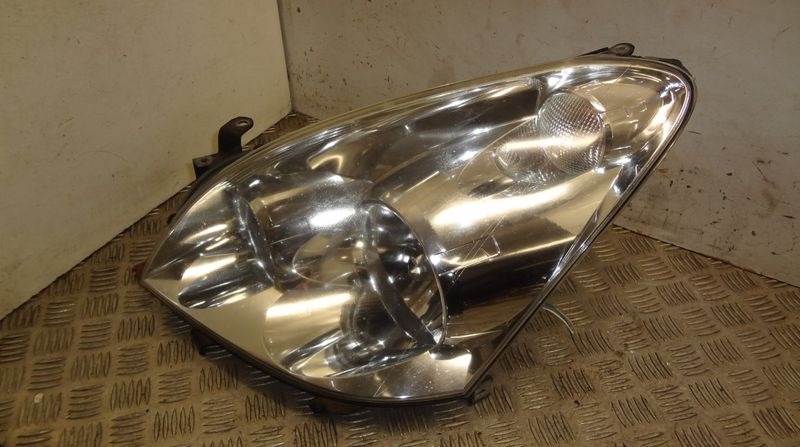 Headlight left TOYOTA COROLLA Verso II (AR10) (2004-2009)
