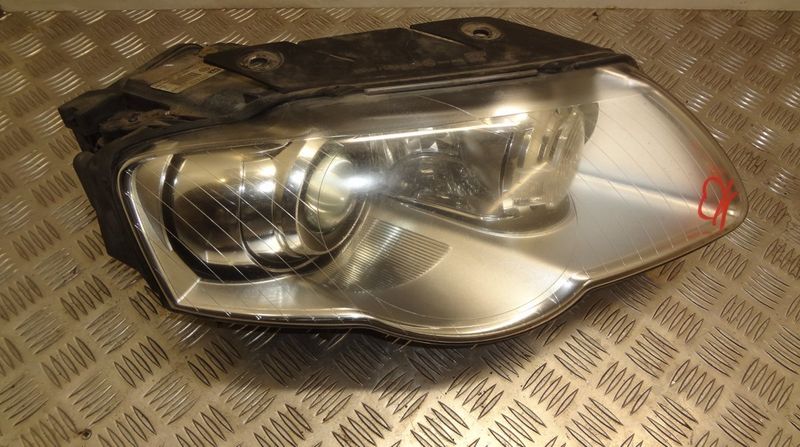 89315540 Headlight right VW PASSAT B6 (3C) (2005-2010)