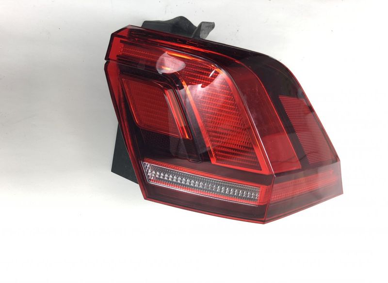5NA945096E Tail light, right VW TIGUAN II (AD, BW) (2016-2024)
