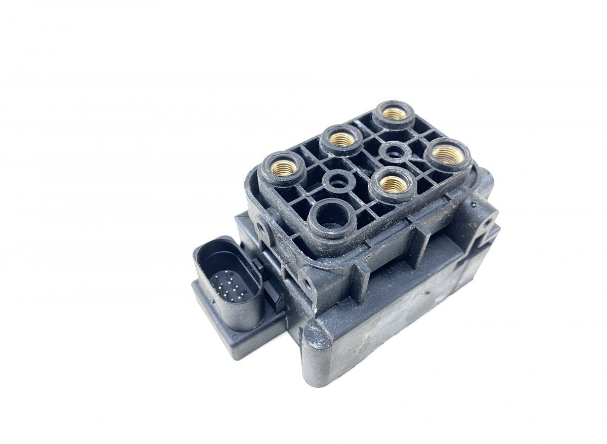 A2123200358 Air suspension valve block MERCEDES-BENZ C-CLASS (W205) (2013-2021)