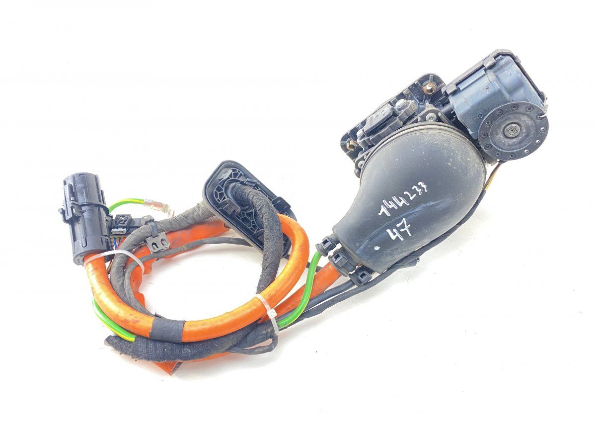 A2055400627 Battery charging port / dock MERCEDES-BENZ C-CLASS (W205) (2013-2021)