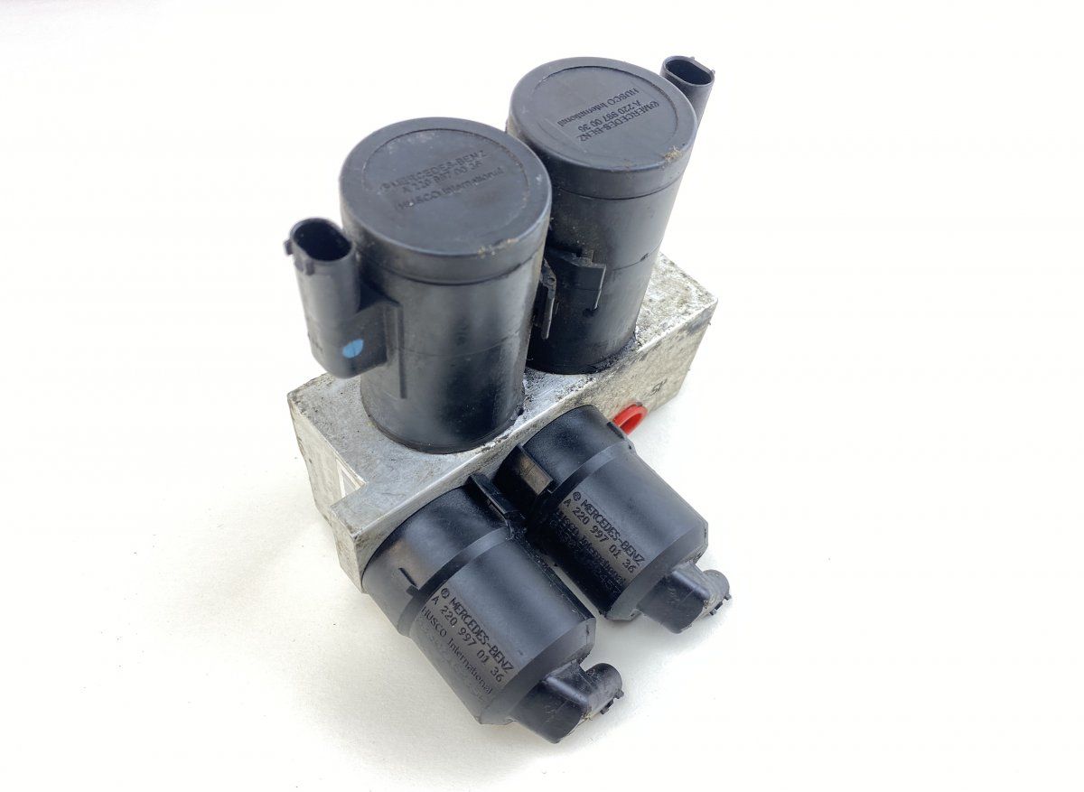 A2203200358 A2203201258 Air suspension valve block MERCEDES-BENZ SL-CLASS (R230) (2001-2012)