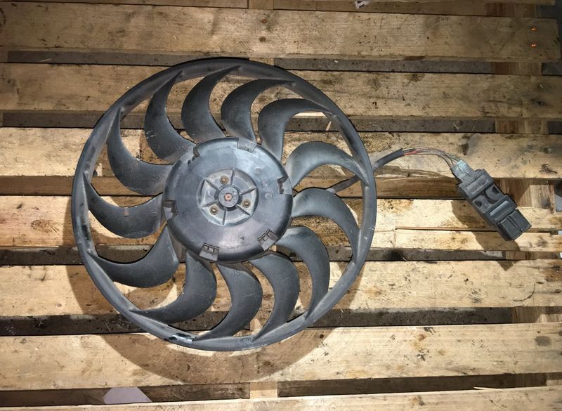 Radiator Fan Electric VOLVO V70 II / XC70 I (P80) (2000-2007)